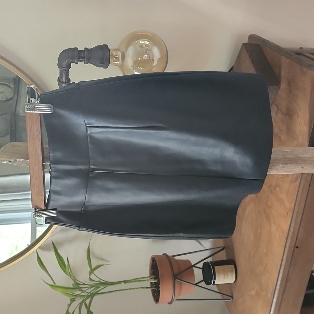 Express faux leather mini skirt - Picture 4 of 5